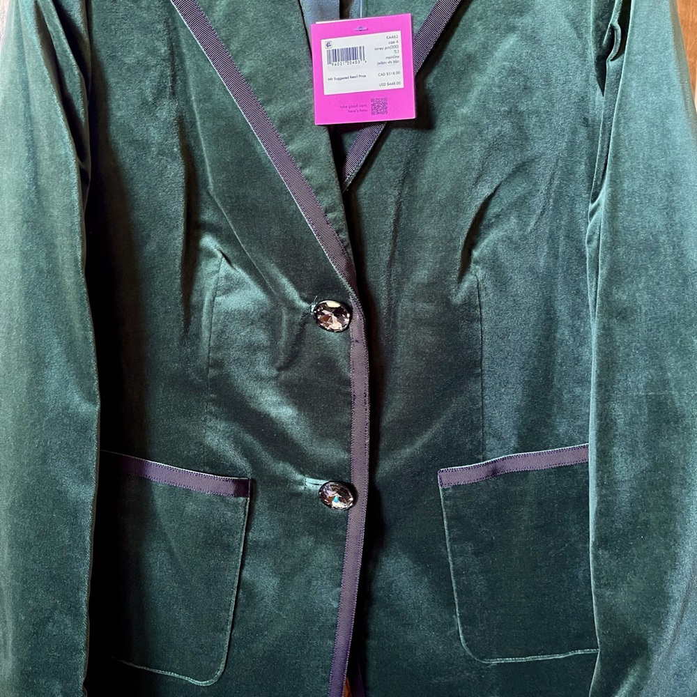 Jewel Button Velvet Blazer
80% cotton 
Velvet
Two patch pockets